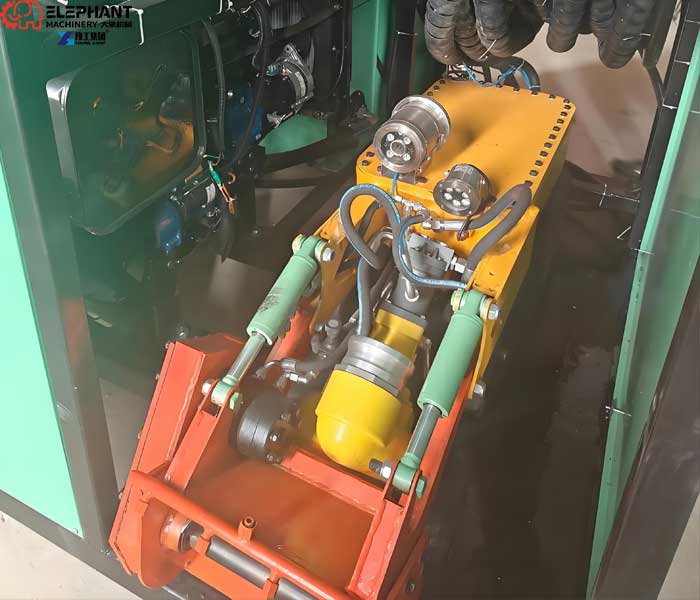 Compact 450mm oil tank cleaning robot for confined spaces