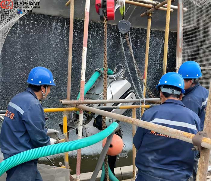 confined space slurry cleaning robot for industrial tanks