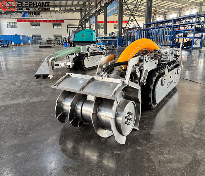 remote-controlled crawler dredging robot