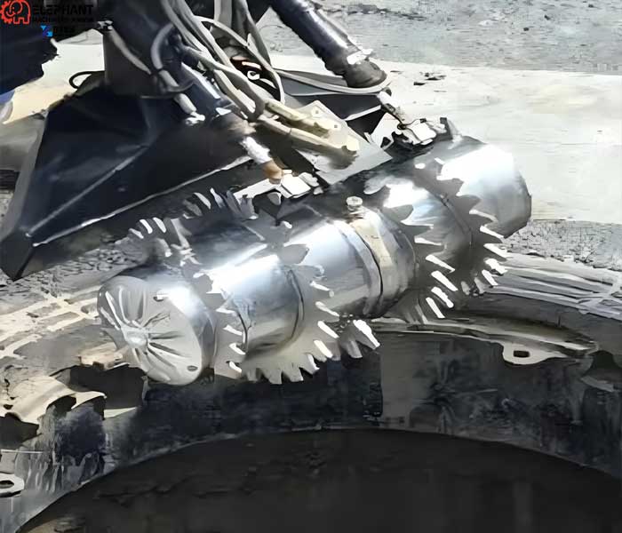 Front-mounted auger system on a tank cleaning robot
