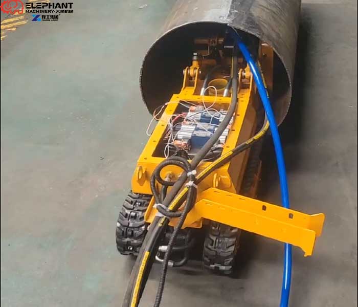 underground pipeline cleaning robot