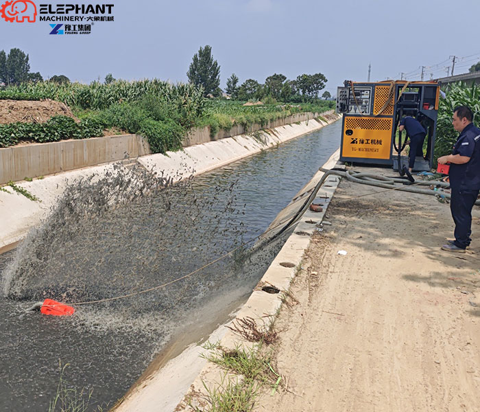 Remote-controlled dredging robot cleaning sediment from a tank