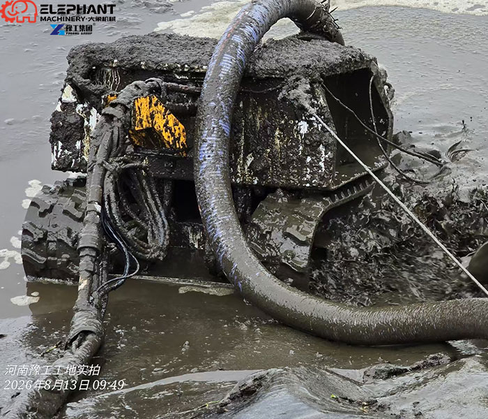 Robot removing thick sludge from a wastewater tank